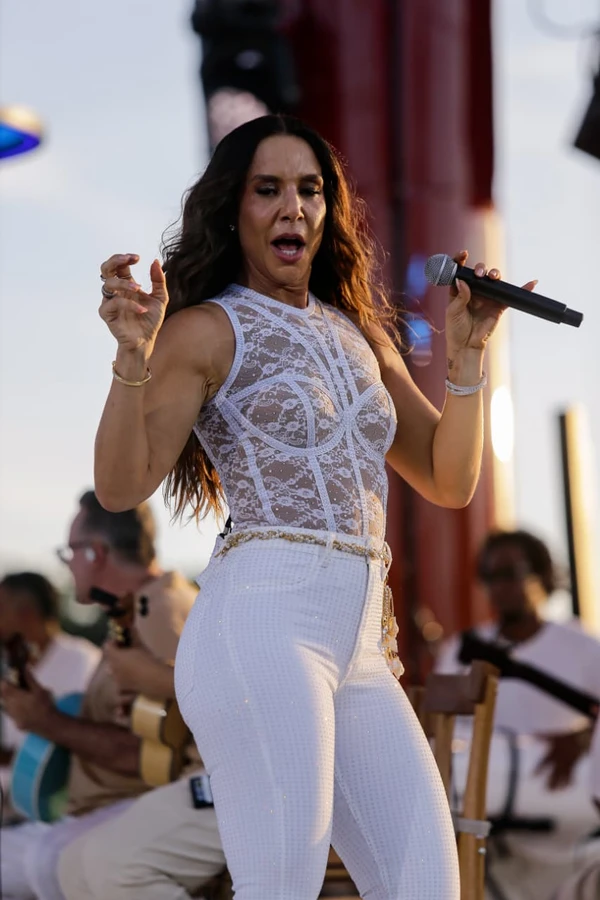 Ivete Sangalo abre turnê 'Clareou' em Salvador com casa cheia e recebe apoio dos fãs após separação por Arisson Marinho/CORREIO