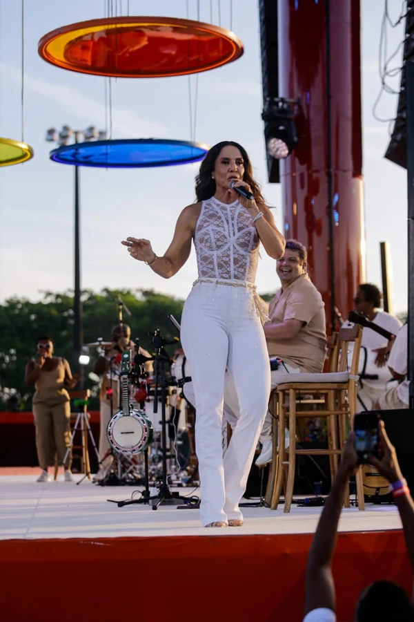 Ivete Sangalo abre turnê 'Clareou' em Salvador com casa cheia e recebe apoio dos fãs após separação por Arisson Marinho/CORREIO