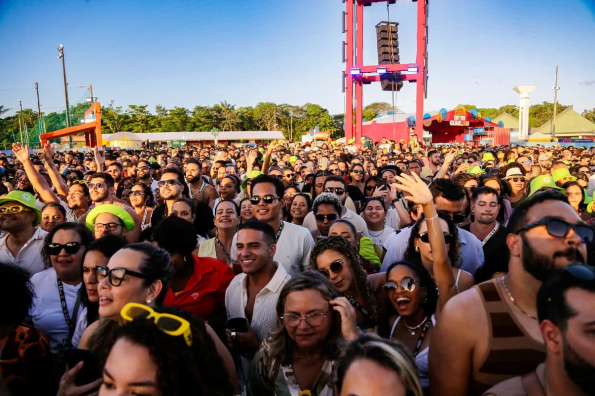 Ivete Sangalo abre turnê 'Clareou' em Salvador com casa cheia e recebe apoio dos fãs após separação por Arisson Marinho/CORREIO