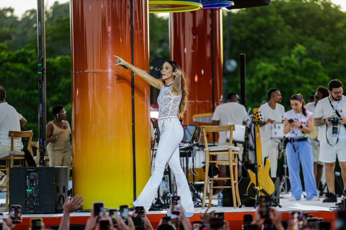 Ivete Sangalo abre turnê 'Clareou' em Salvador com casa cheia e recebe apoio dos fãs após separação por Arisson Marinho/CORREIO