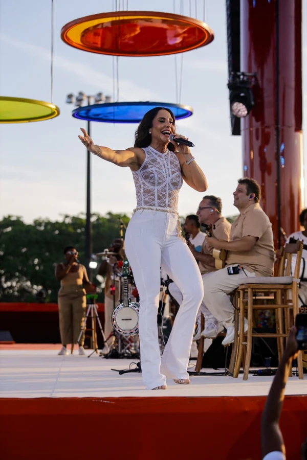 Ivete Sangalo abre turnê 'Clareou' em Salvador com casa cheia e recebe apoio dos fãs após separação por Arisson Marinho/CORREIO
