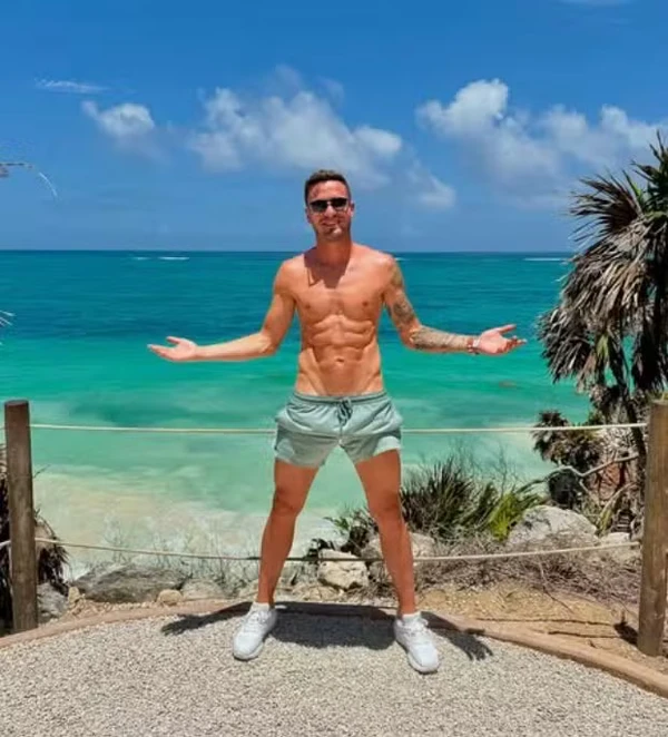 Em 2015, ele sofreu uma pancada nas costas e um traumatismo num dos rins. Saúl passou dois meses sem jogar e foi cogitado a retirada do órgão. por Reprodução