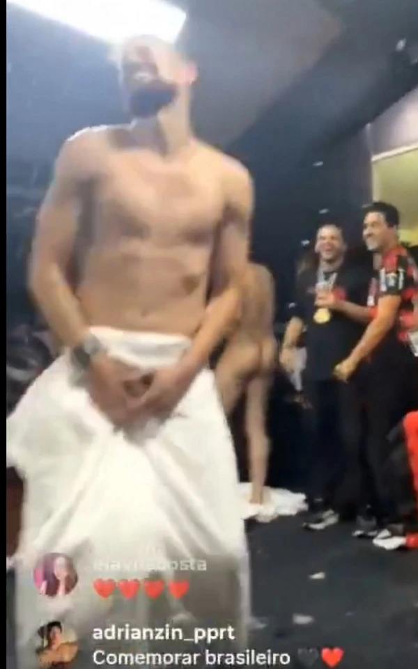 Saúl Ñiguez aparece nu durante transmissão ao vivo por Reprodução