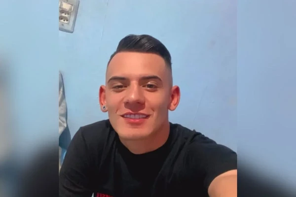 O suspeito seria Douglas Alves Da Silva; ele já foi identificado pela Polícia Civil, mas segue foragido e diligências estão em andamento para localizá-lo.  por Reprodução