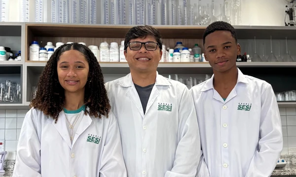  Ana Cecília Assis, professor Glauber Guimarães e Nicolas Yudi