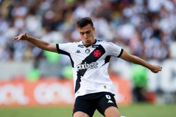6 - Lucas Piton (Vasco): 7,6% dos jogos possíveis por Daniel Ramalho/Vasco 