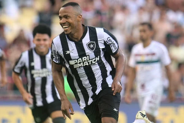 8 - Marlon Freitas (Botafogo): 8,3% dos jogos possíveis  por Vítor Silva/Botafogo