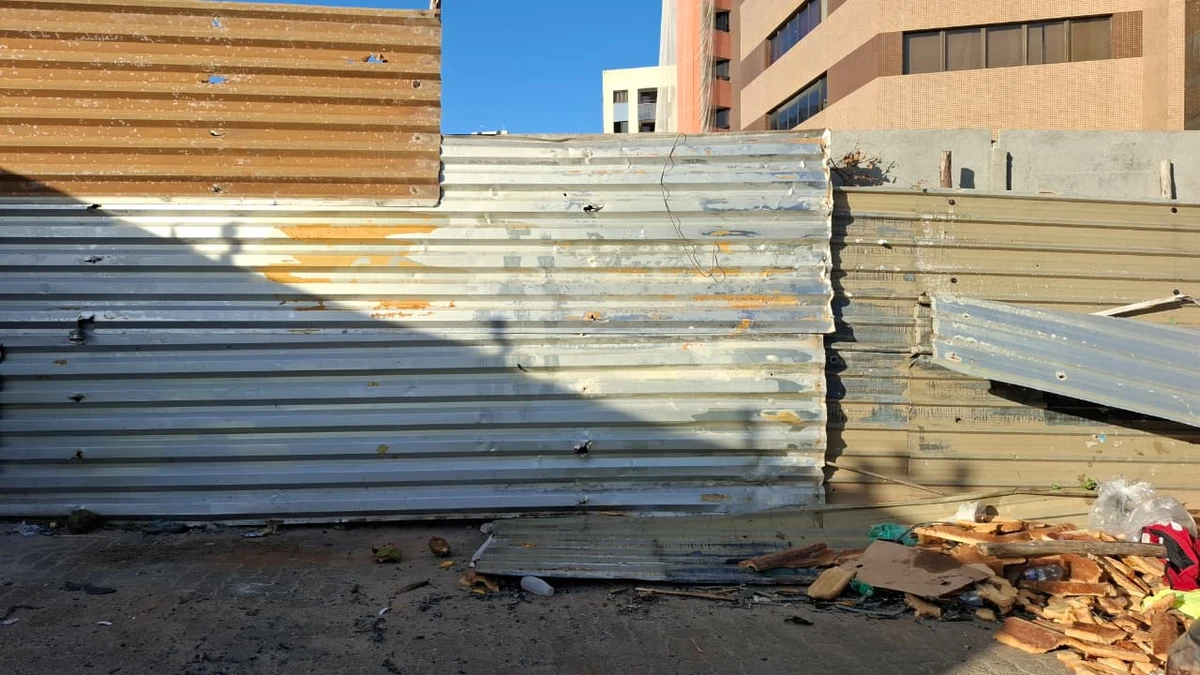 Antiga sede dos Correios acumula roubos e invasões por Larissa Almeida/CORREIO