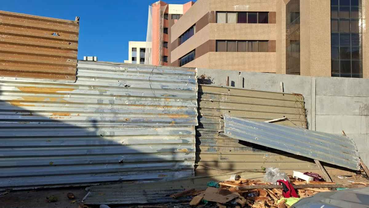 Antiga sede dos Correios acumula roubos e invasões por Larissa Almeida/CORREIO