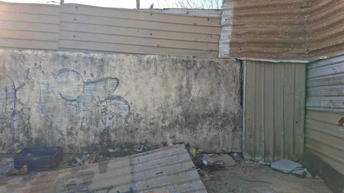 Antiga sede dos Correios acumula roubos e invasões por Larissa Almeida/CORREIO