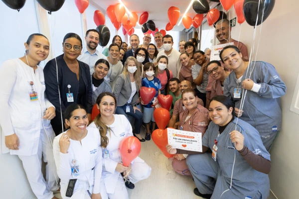 Comemoração com a equipe do Hospital São Luiz Itaim no dia da alta de Davi