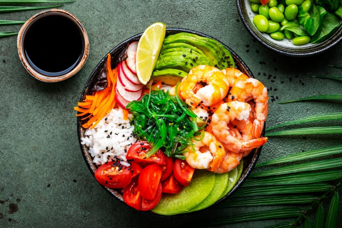 Poke com camarão (Imagem: 5PH | Shutterstock)