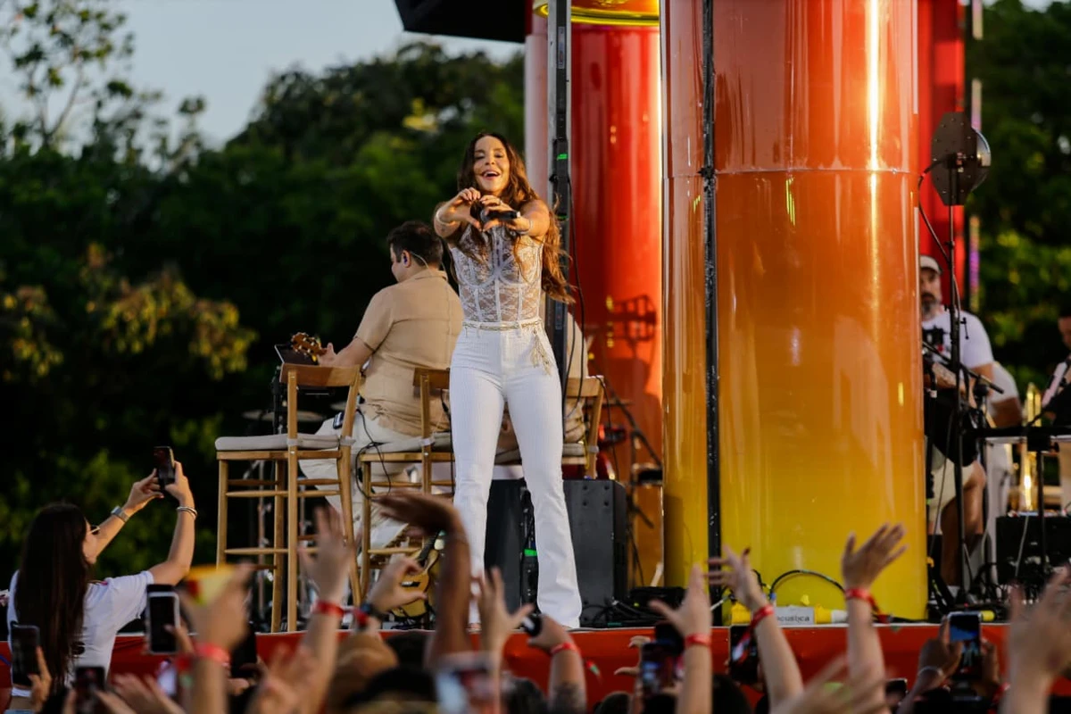 Ainda no início, Ivete dedicou show ao seu time de coração, o Vitória por Arisson Marinho/CORREIO