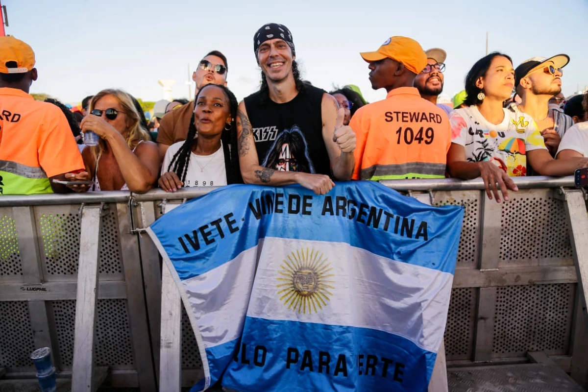 Fã veio da Argentina ver show de Ivete por Arisson Marinho/CORREIO