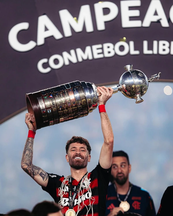 Léo Pereira comemora título da Libertadores do Flamengo por Reprodução/Instagram
