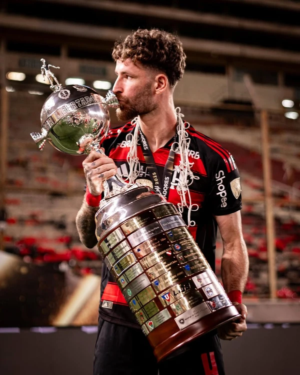 Léo Pereira comemora título da Libertadores do Flamengo por Reprodução/Instagram
