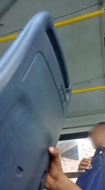 Passageiros de ônibus ficaram desesperados com os tiros por Reprodução