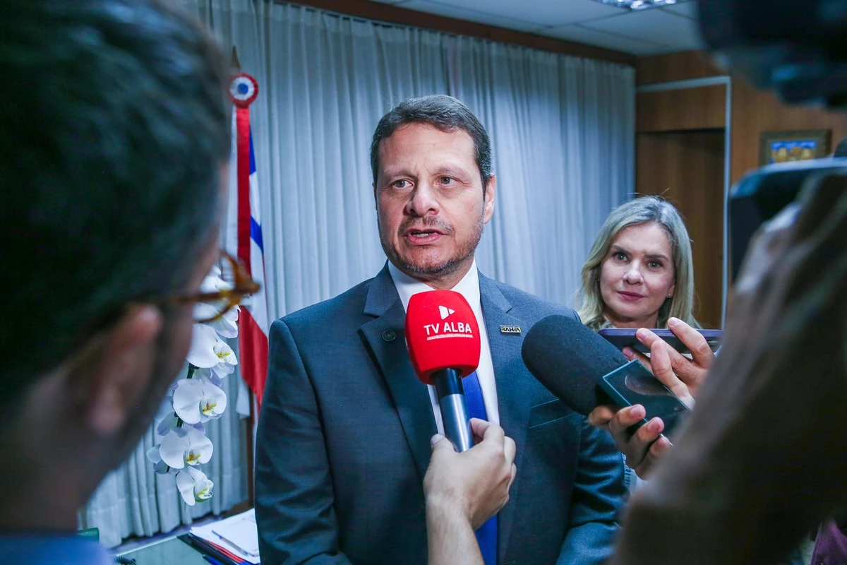 Proposta foi entregue pessoalmente pelo secretário estadual do Planejamento, Cláudio Peixoto, a presidente da Alba, Ivana Bastos, com a presença do líder do governo, Rosemberg Pinto por Sandra Travassos - Presidência/Alba