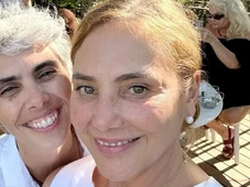 Imagem - Heloisa Périssé posa com nova namorada em aniversário de Walcyr Carrasco