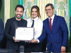 Imagem - 'O povo me abraçou', diz Everton Ribeiro ao receber título de Cidadão Soteropolitano