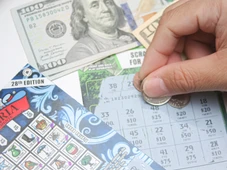 Imagem - Homem encontra bilhete de loteria abandonado e leva prêmio de R$ 5 milhões