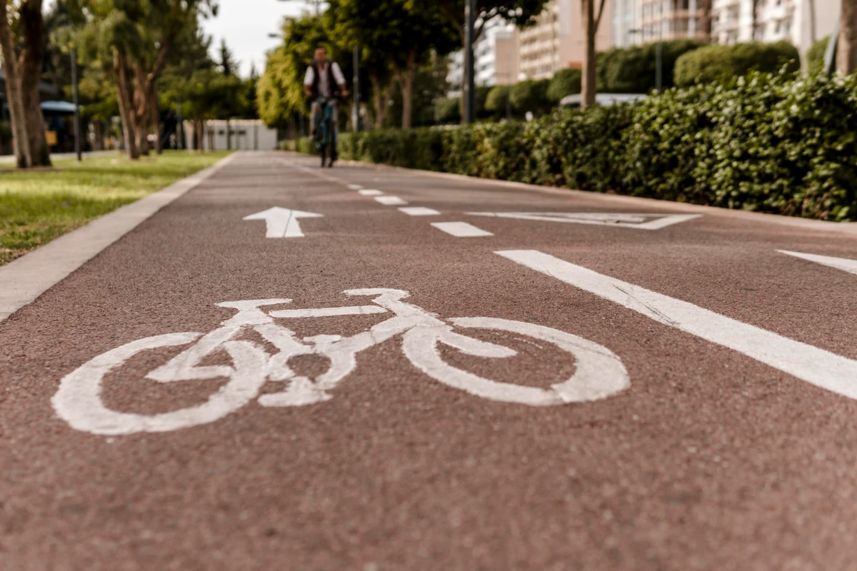 Entenda a diferença entre ciclovia, ciclofaixa e ciclorrota