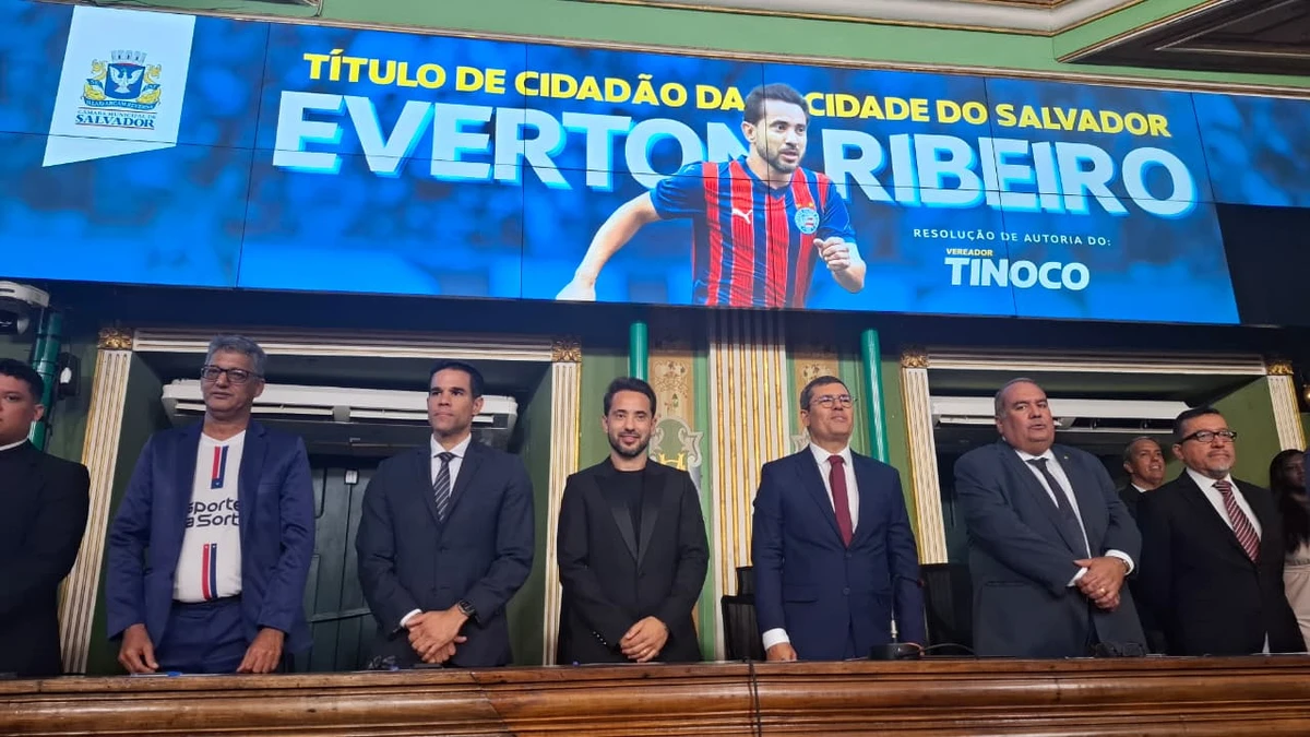 Everton Ribeiro recebe título de Cidadão Soteropolitano na Câmara Municipal por Gilberto Barbosa/CORREIO