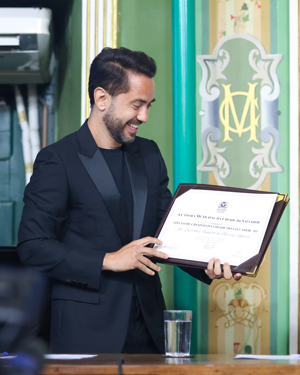 Everton Ribeiro recebe título de Cidadão Soteropolitano na Câmara Municipal por Catarina Brandão/EC Bahia