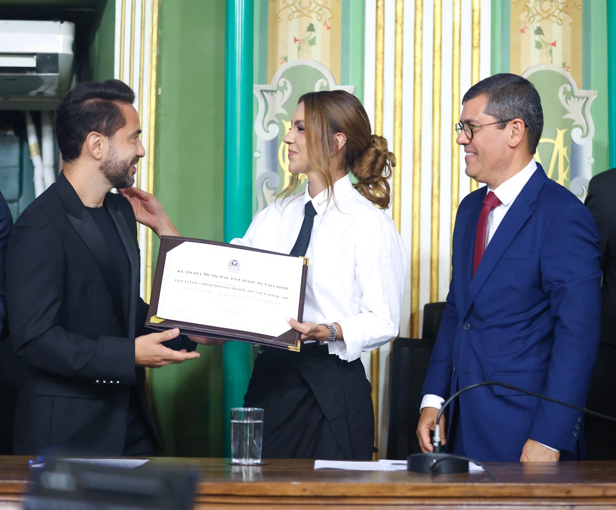 Everton Ribeiro recebe título de Cidadão Soteropolitano na Câmara Municipal por Catarina Brandão/EC Bahia
