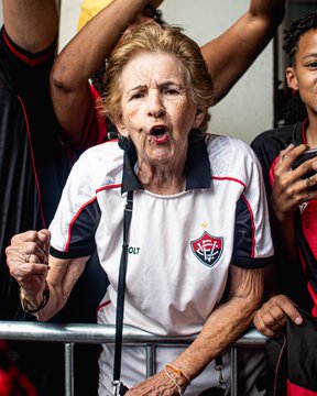 Festa da torcida do Vitória no embarque da delegação para São Paulo  por Victor Ferreira/EC Vitória