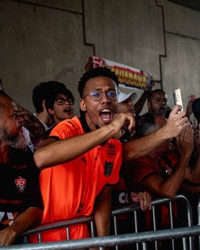 Festa da torcida do Vitória no embarque da delegação para São Paulo  por Victor Ferreira/EC Vitória