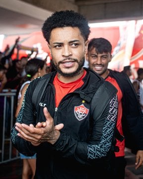 Festa da torcida do Vitória no embarque da delegação para São Paulo  por Victor Ferreira/EC Vitória