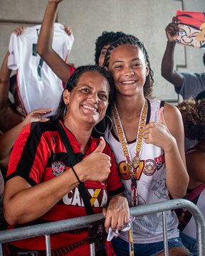 Festa da torcida do Vitória no embarque da delegação para São Paulo  por Victor Ferreira/EC Vitória