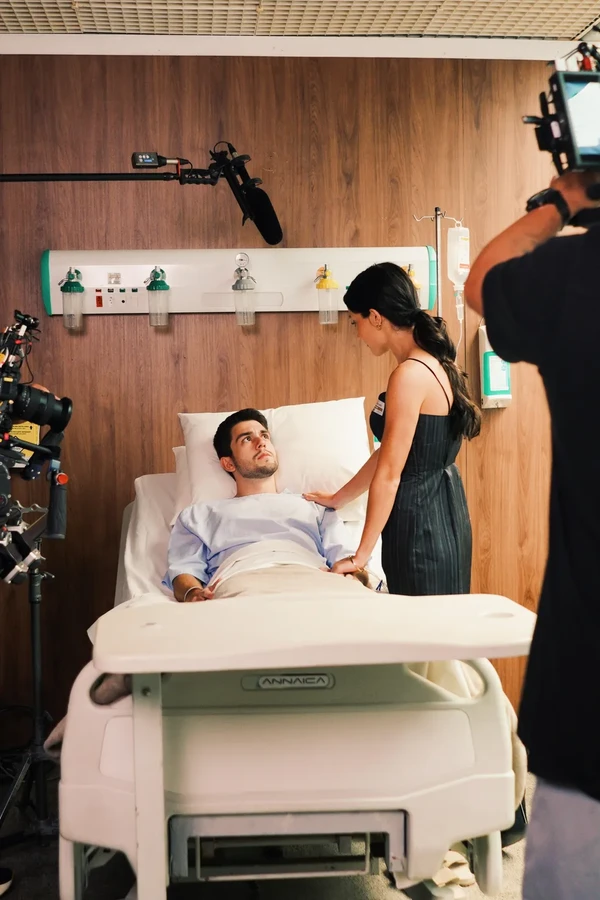 Jade Picon e Daniel Rangel gravam cena de Tudo Por Uma Segunda Chance por Larissa Lopes/TV Globo