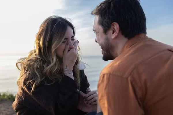 Mari Palma é pedida em casamento pelo humorista Osmar Campbell  por Reprodução/Redes Sociais 