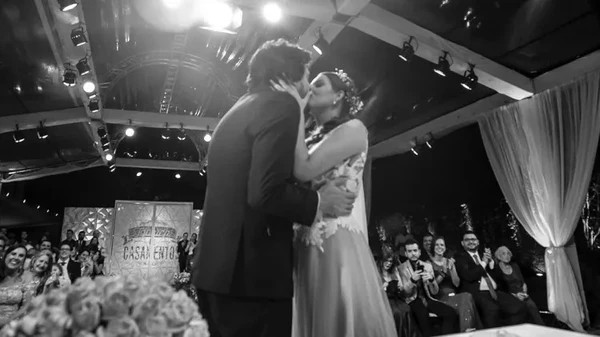 Mari Palma é pedida em casamento pelo humorista Osmar Campbell  por Reprodução/Redes Sociais 