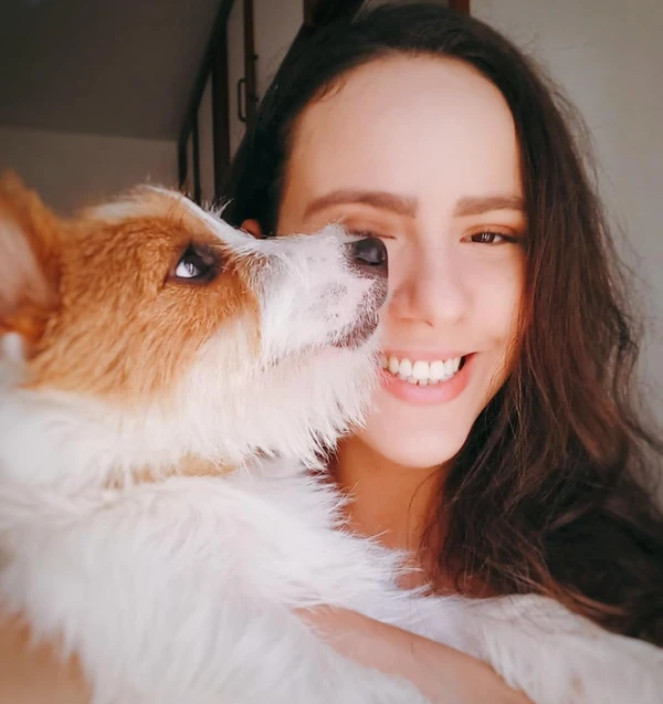 Marina Lago Seixas cuida dos pets na casa dos próprios tutores