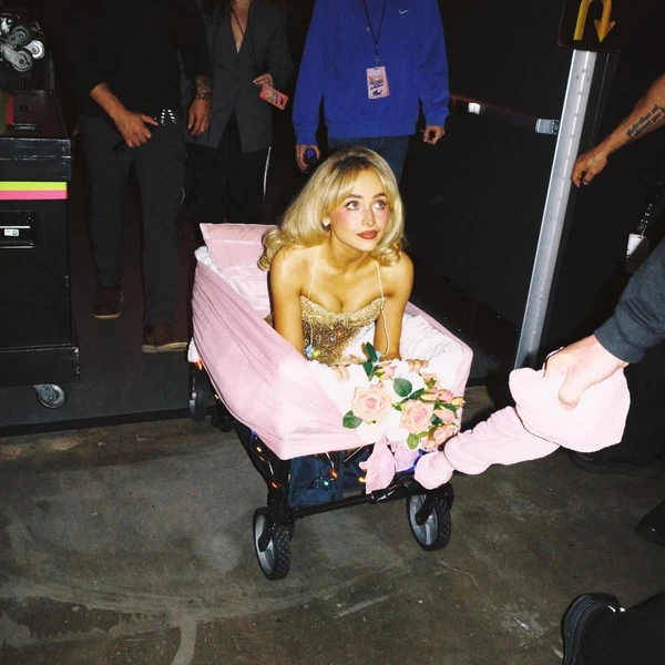 Sabrina Carpenter na turnê Short and Sweet por Reprodução/Instagram