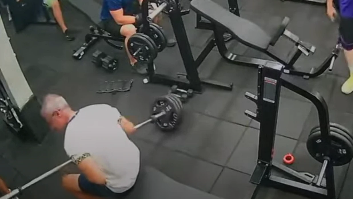 Imagem - Homem morre ao ser atingido por barra de supino durante exercício em academia
