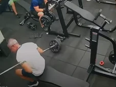 Imagem - Homem morre ao ser atingido por barra de supino durante exercício em academia