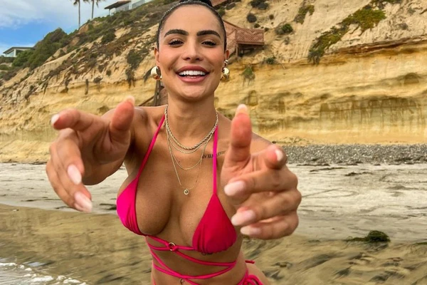 Aline Mineiro por Reprodução