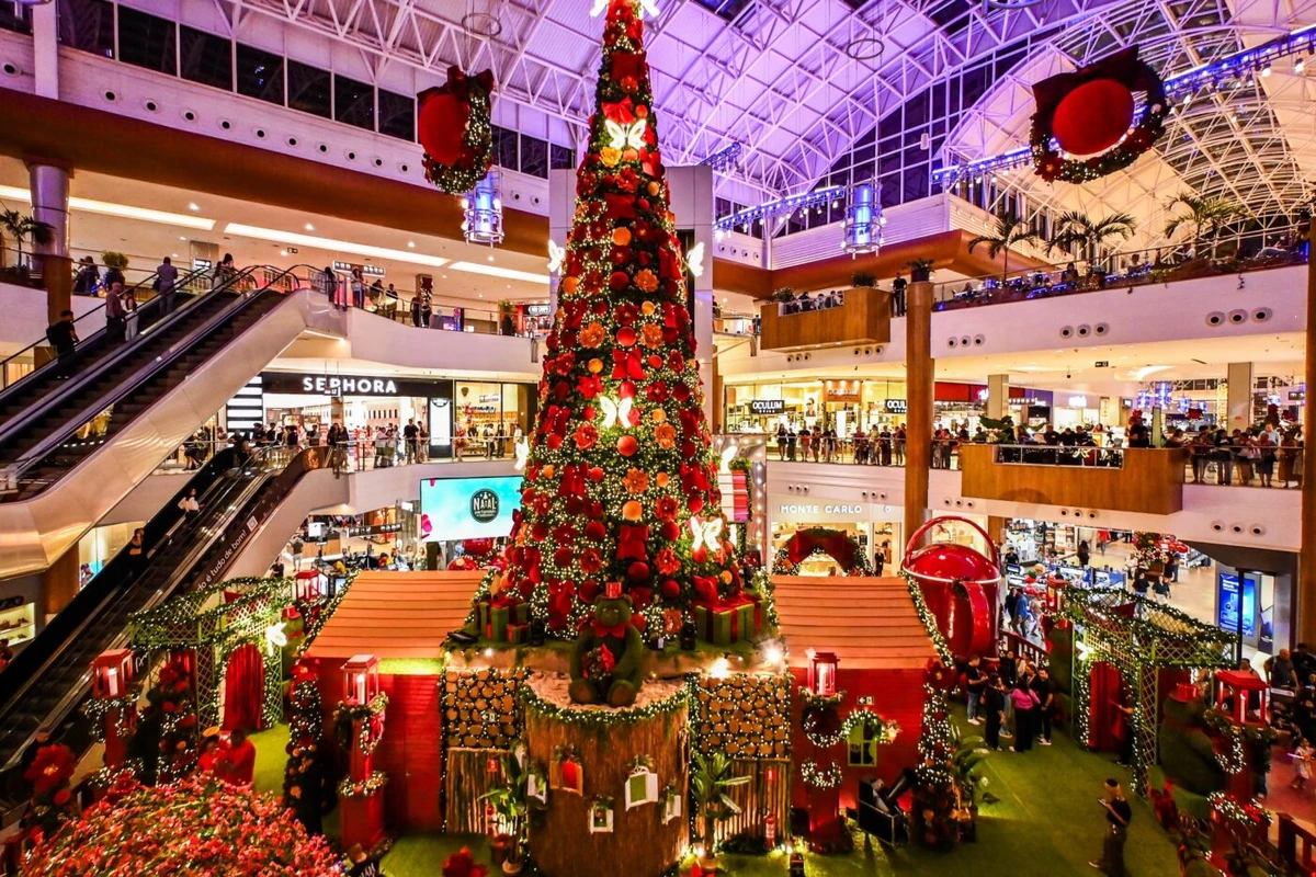 Apenas para animar o “Natal Perfumado de Felicidade – Viva esse encanto” do Salvador Shopping foram contratados temporariamente 42 pessoas 
