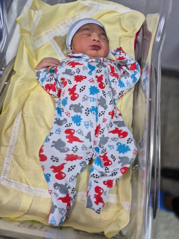 A criança nasceu de parto natural pesando 4,4 kg e medindo 53 centímetros por Divulgação/FESF-SUS