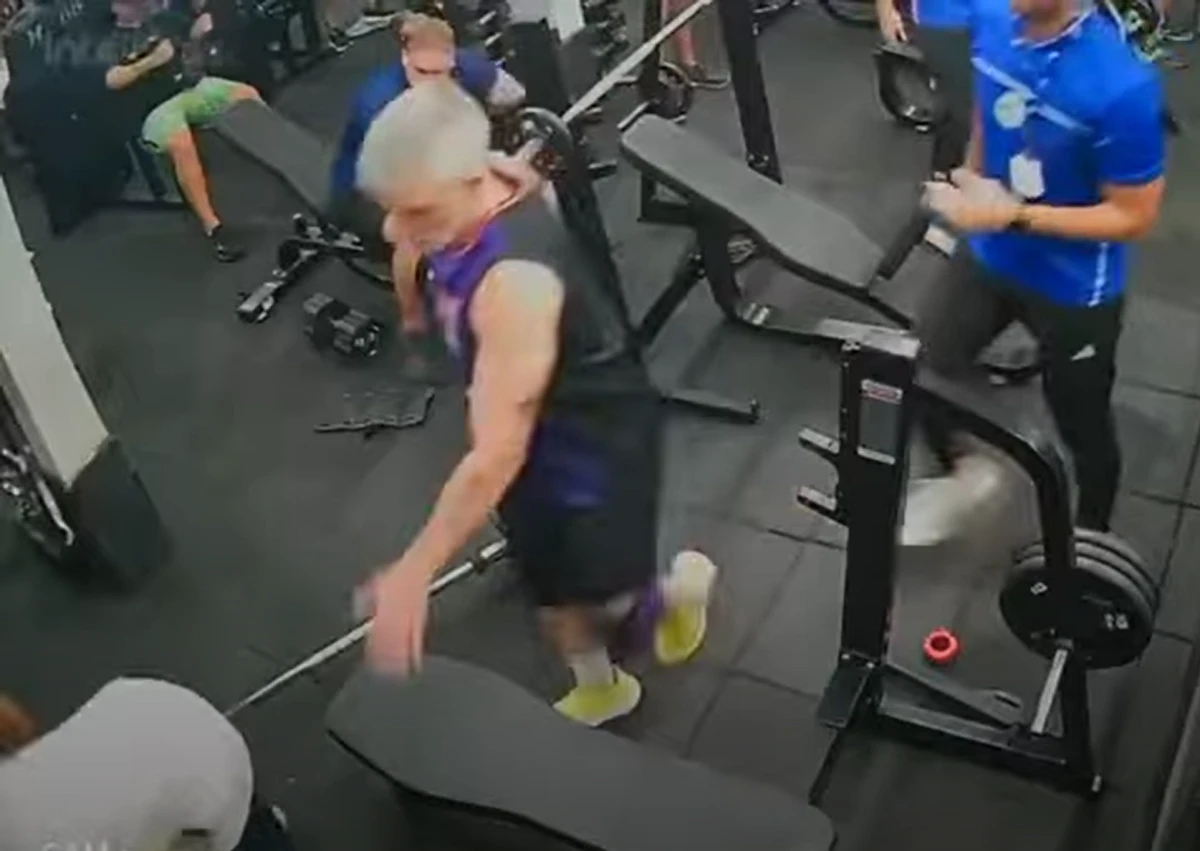 Homem morre após barra de supino cair durante exercício em academia por Reprodução