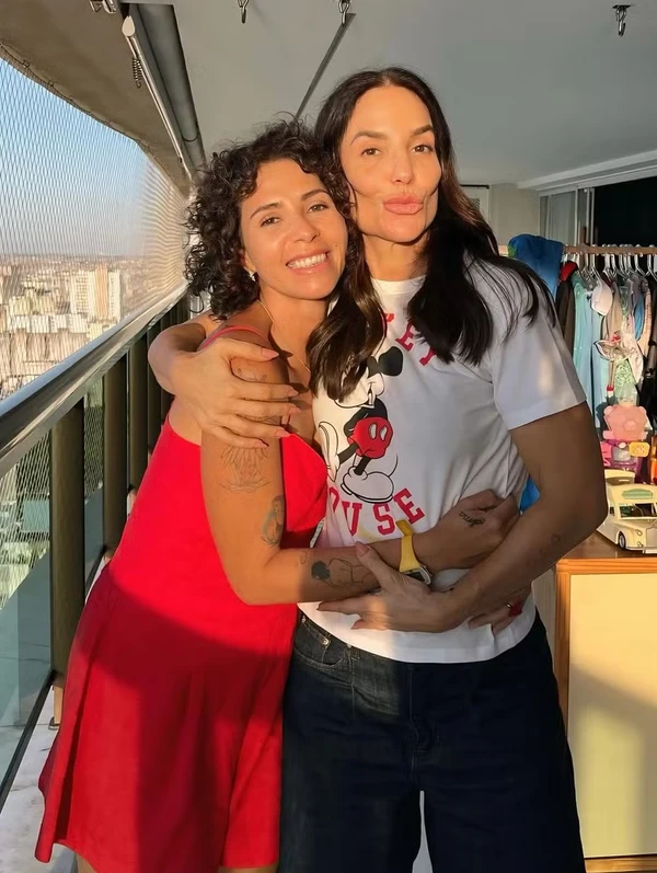 Ivete Sangalo abre a casa para fã e emociona família de menina com síndrome rara por Reprodução/Redes Sociais 