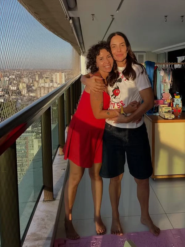 Ivete Sangalo abre a casa para fã e emociona família de menina com síndrome rara por Reprodução/Redes Sociais 