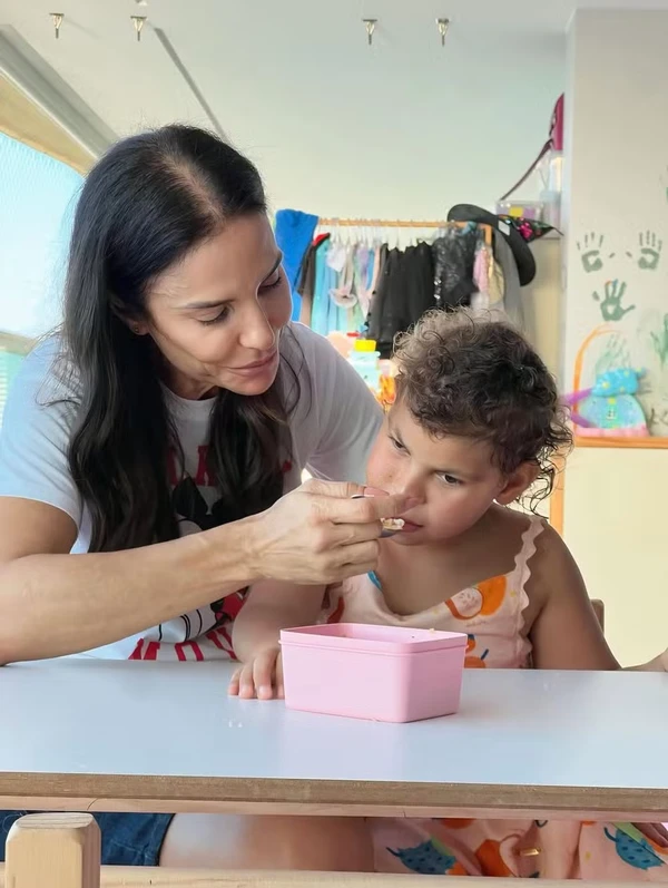 Ivete Sangalo abre a casa para fã e emociona família de menina com síndrome rara por Reprodução/Redes Sociais 