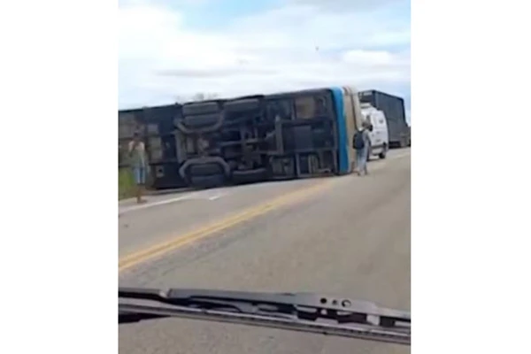 Psicóloga morreu e oito pessoas ficaram feridas em acidente por Reprodução