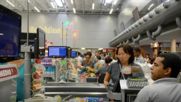 Redes gigantes nos EUA e no Reino Unido já revertem o uso das máquinas que geram mais perdas do que ganhos no varejo