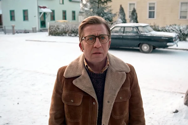 Uma História de Natal Natalina (HBO Max e outros): Ralphie se reencontra com velhos amigos quando volta para a casa de sua infância para dar aos filhos um Natal como o que teve quando criança. por Divulgação